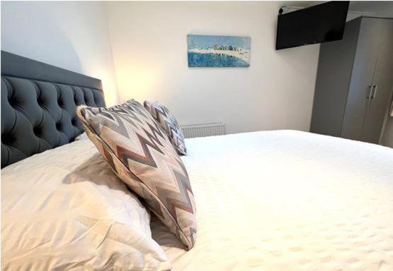 Stunning Beach Front House - Sleeps 6 Pwllheli Exterior photo