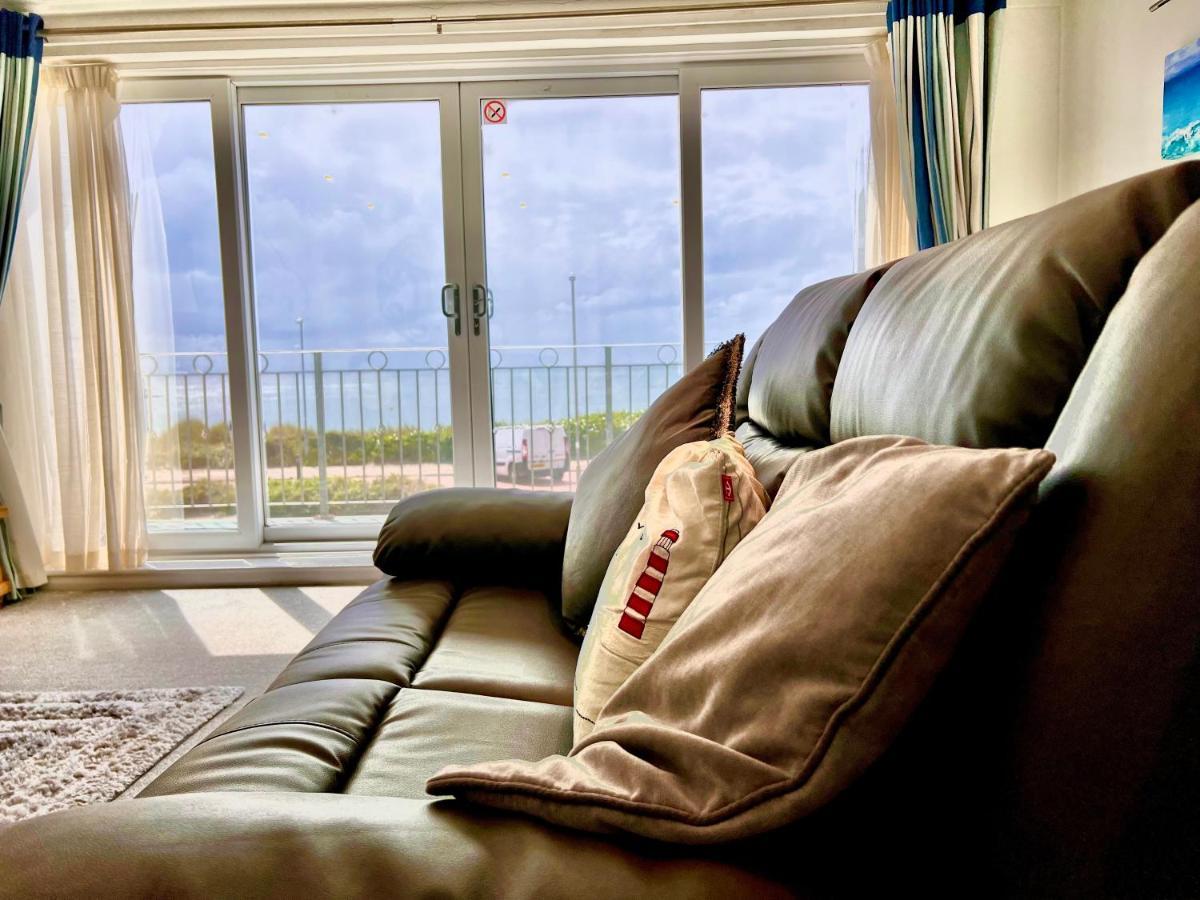 Stunning Beach Front House - Sleeps 6 Pwllheli Exterior photo