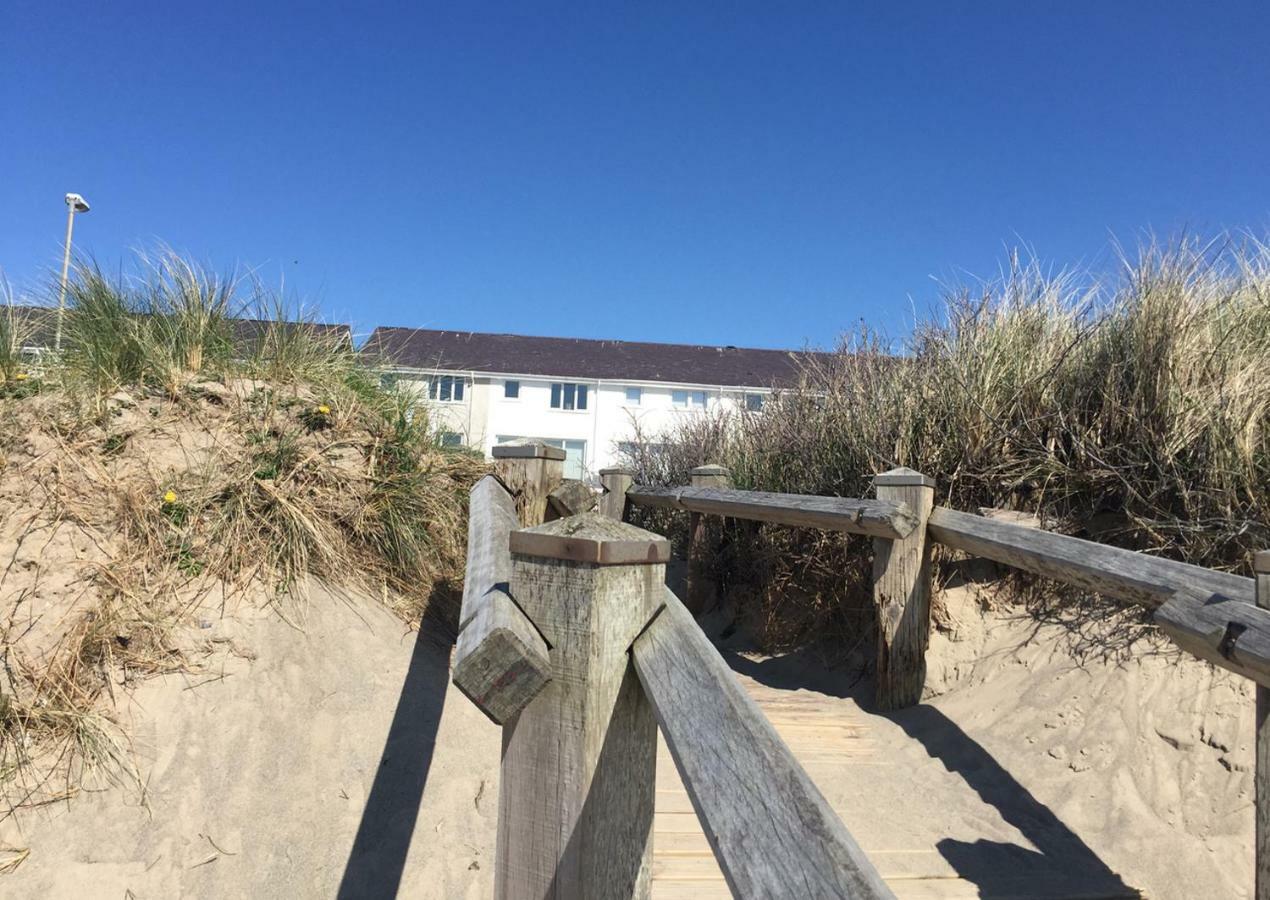 Stunning Beach Front House - Sleeps 6 Pwllheli Exterior photo