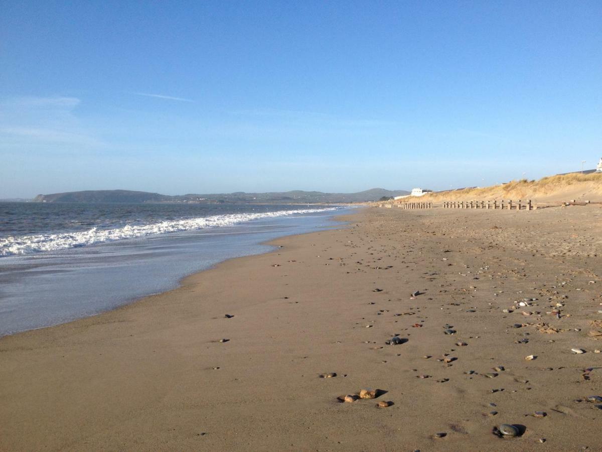 Stunning Beach Front House - Sleeps 6 Pwllheli Exterior photo
