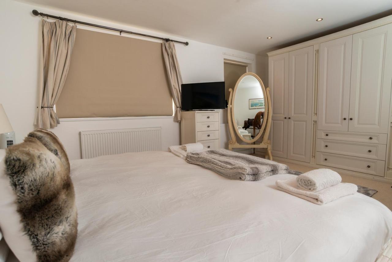 Stunning Beach Front House - Sleeps 6 Pwllheli Exterior photo