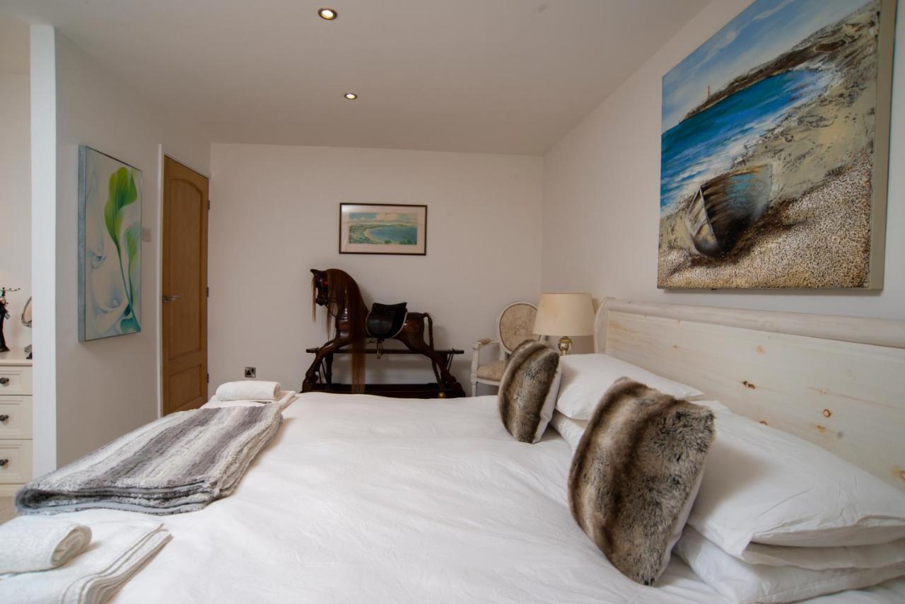 Stunning Beach Front House - Sleeps 6 Pwllheli Exterior photo